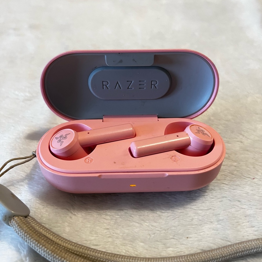 Razer Hammerhead Quartz Pink True Wireless Bluetooth Gaming Earbuds